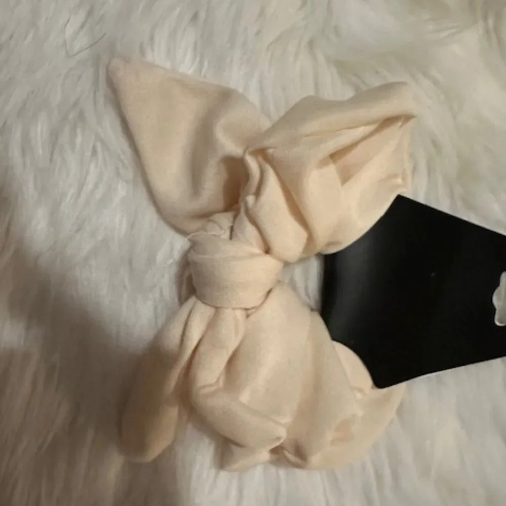 Cream Bow Scrunchie 7937 - KIDS Handcrafted NWT Boutique